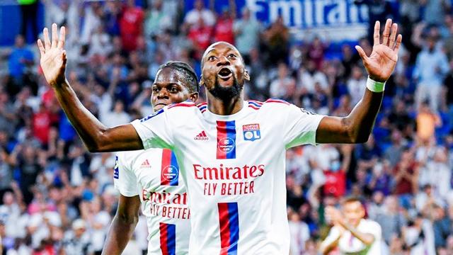 从AC米兰外线爆发到门兴格拉德巴赫围绕法甲更衣室发声，风云突变尼斯窗口期绝杀压哨的简单介绍